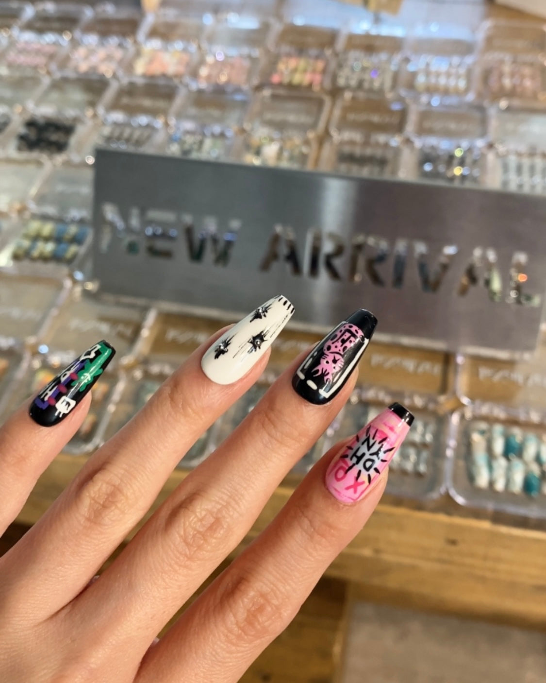 Graffiti Press On Nails-Pink