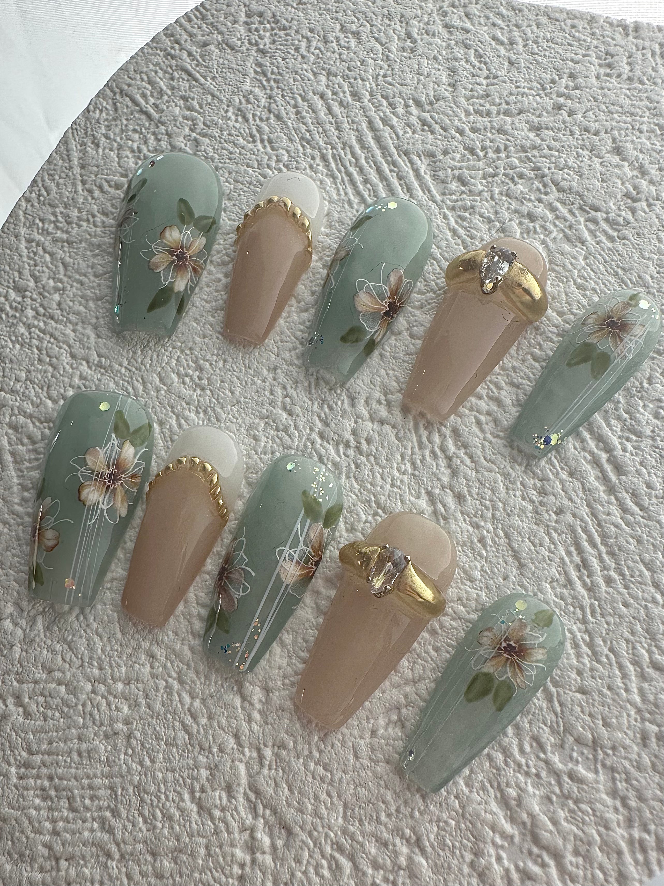 Soft Garden Press On Nails