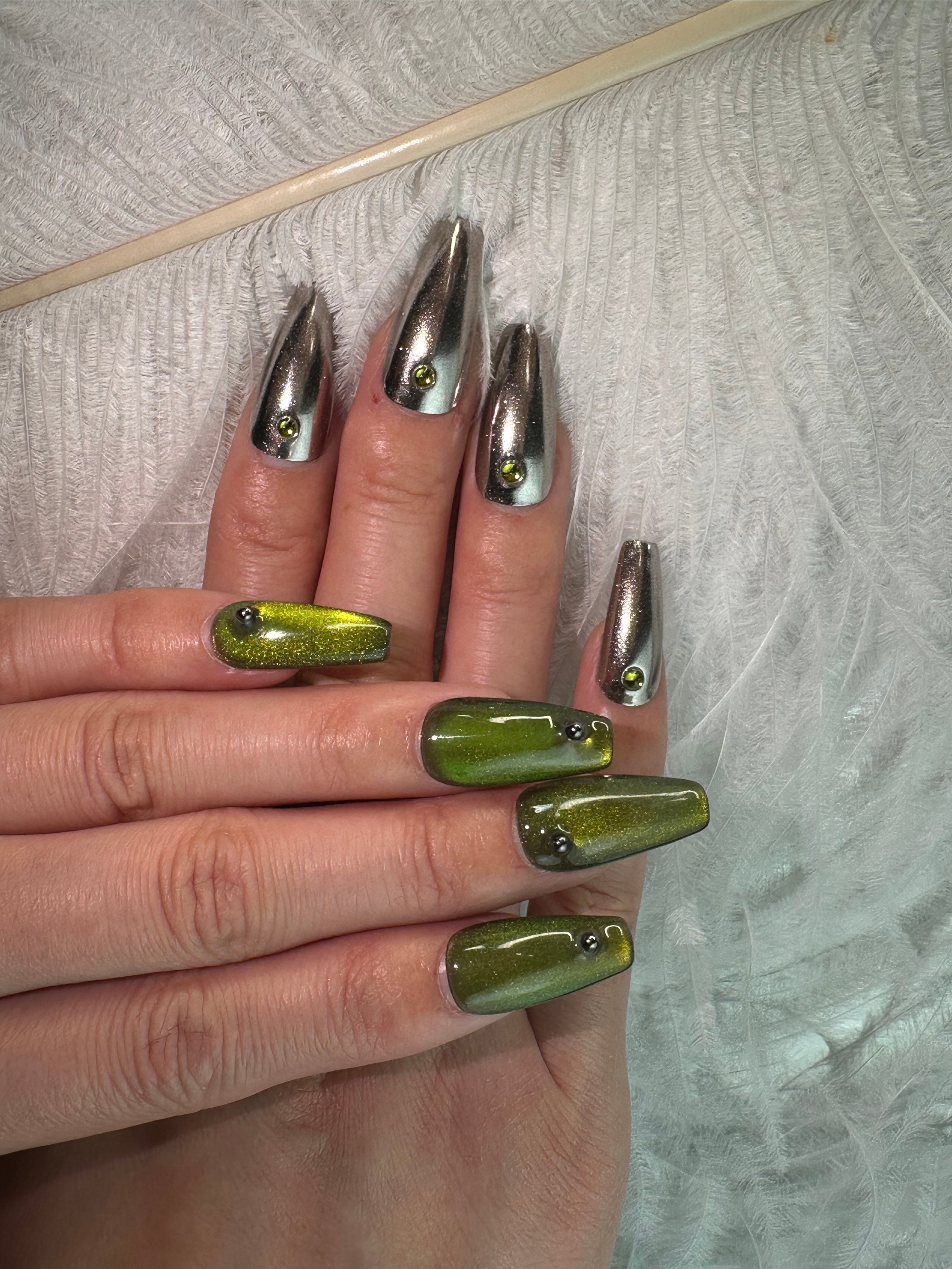 Green Robot Press On Nails